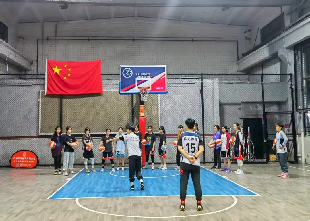 大学篮球运动员的耐力训练方案是什么?_0
